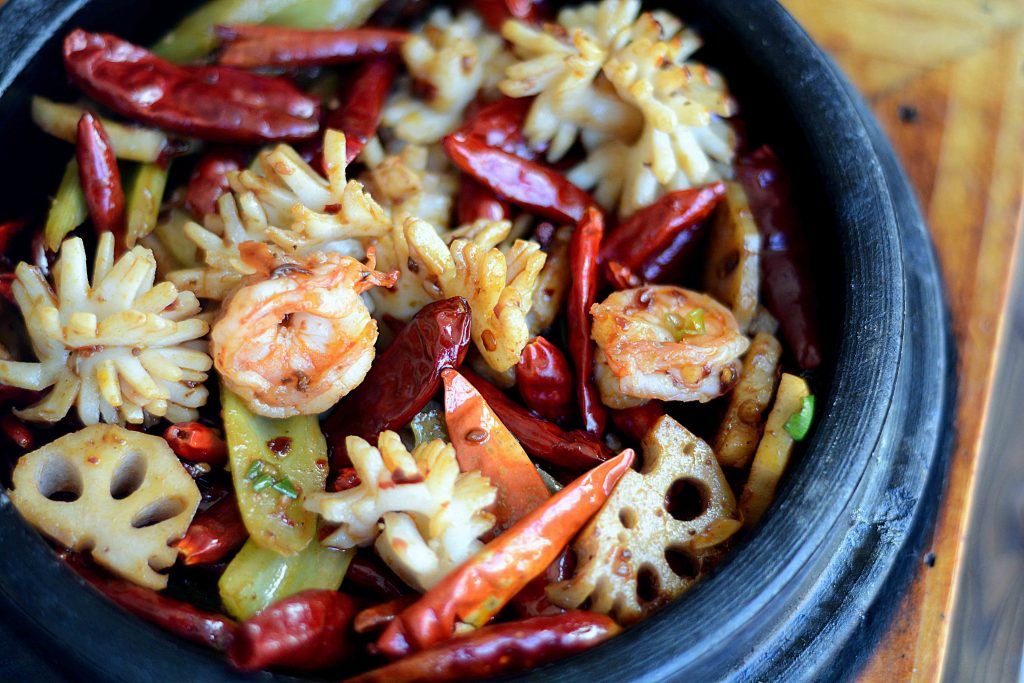 Olla sichuanesa de calamares y gambas. Restaurante El Bund