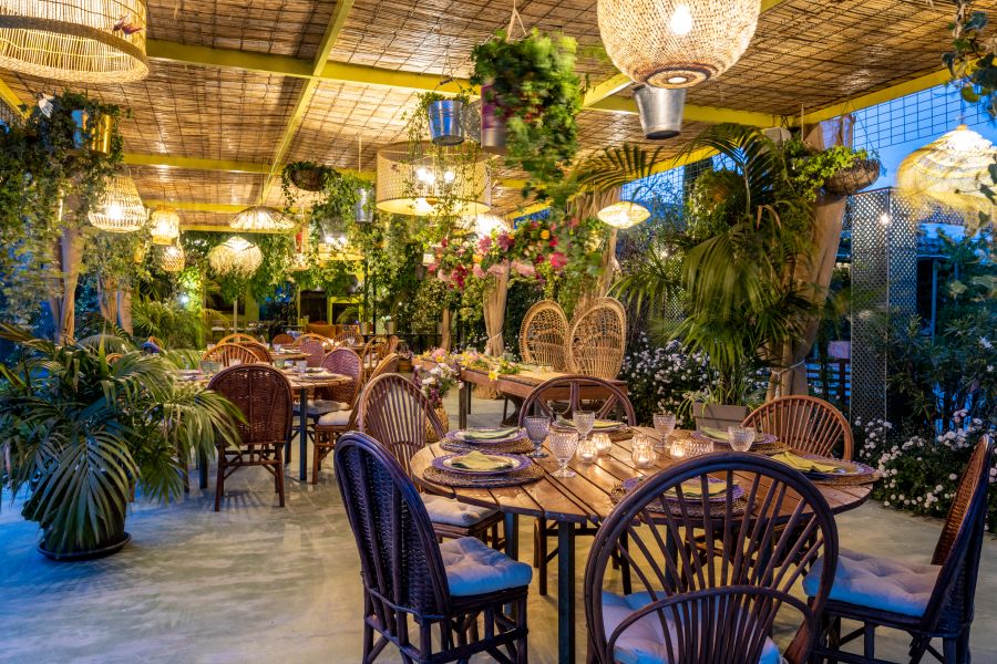 Desayuno servido en el comedor “La Jungla” de la Finca Aal Cachucho