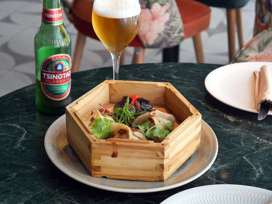 Xialongbao, Gyoza de carne de cerdo y gambas, Gyoza de espinacas, Gyoza de pato rellena de pato y fideos. El Buda Feliz.