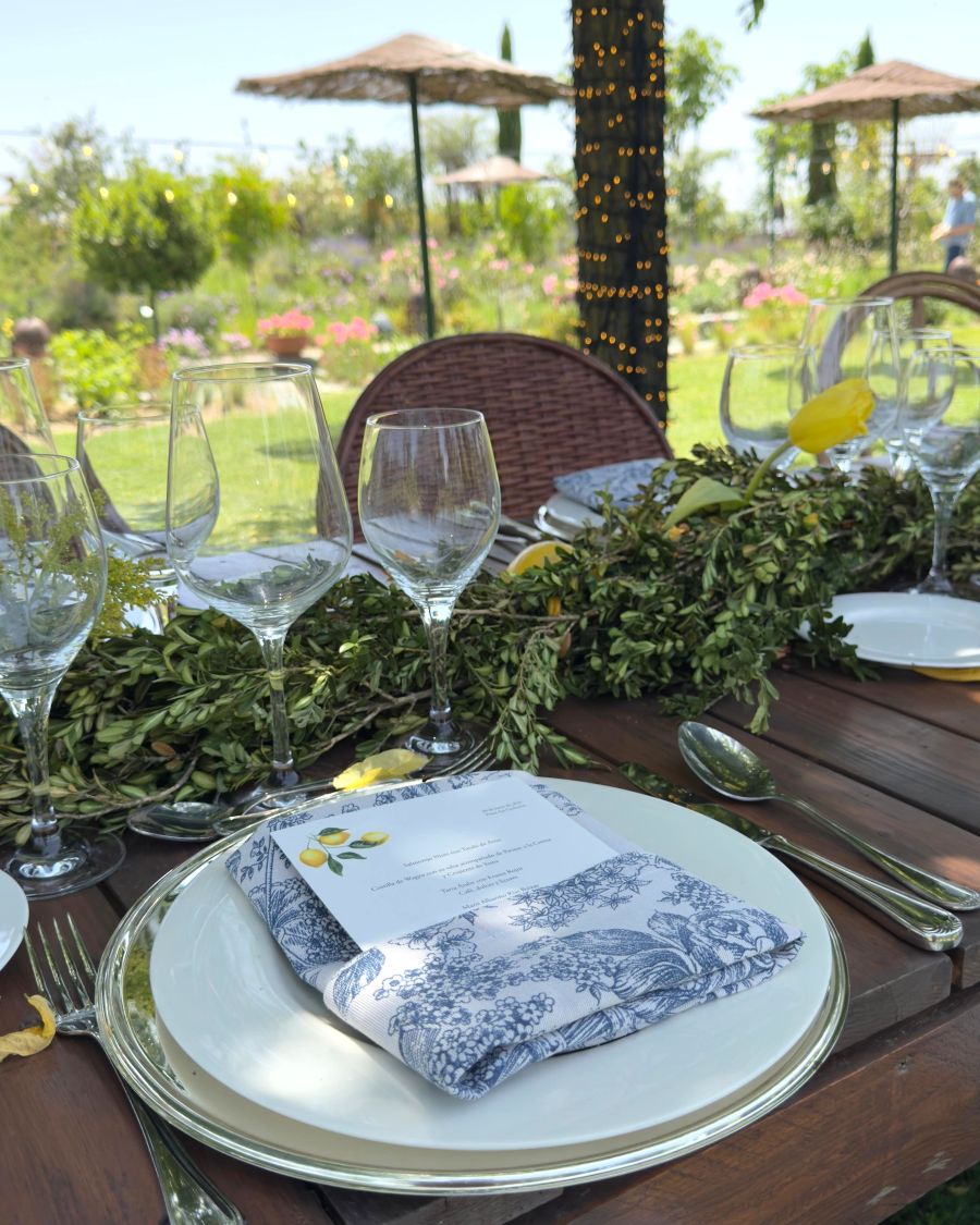 Banquete al aire libre con montaje de catering El Laurel en la Finca Aal Cachucho