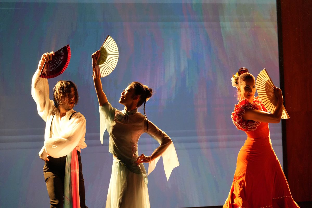 compañía Jin Fan Dance que unió danza tradicional de Jiangnan con referencias al flamenco, buscando un símbolo vivo del intercambio cultural