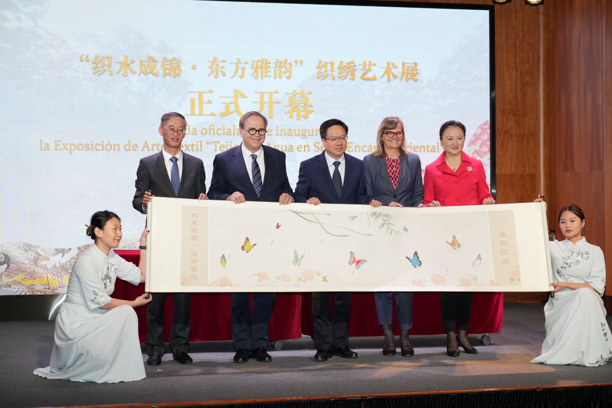 Representantes de ambas naciones que destacaron los vínculos culturales y económicos entre China y España. 