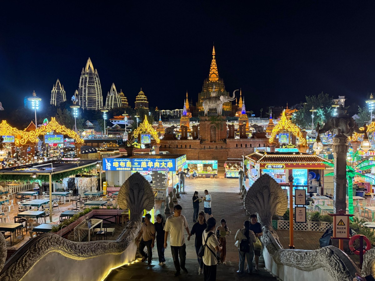 El Starlight Night Market en Xishuangbanna, provincia de Yunnan. China.