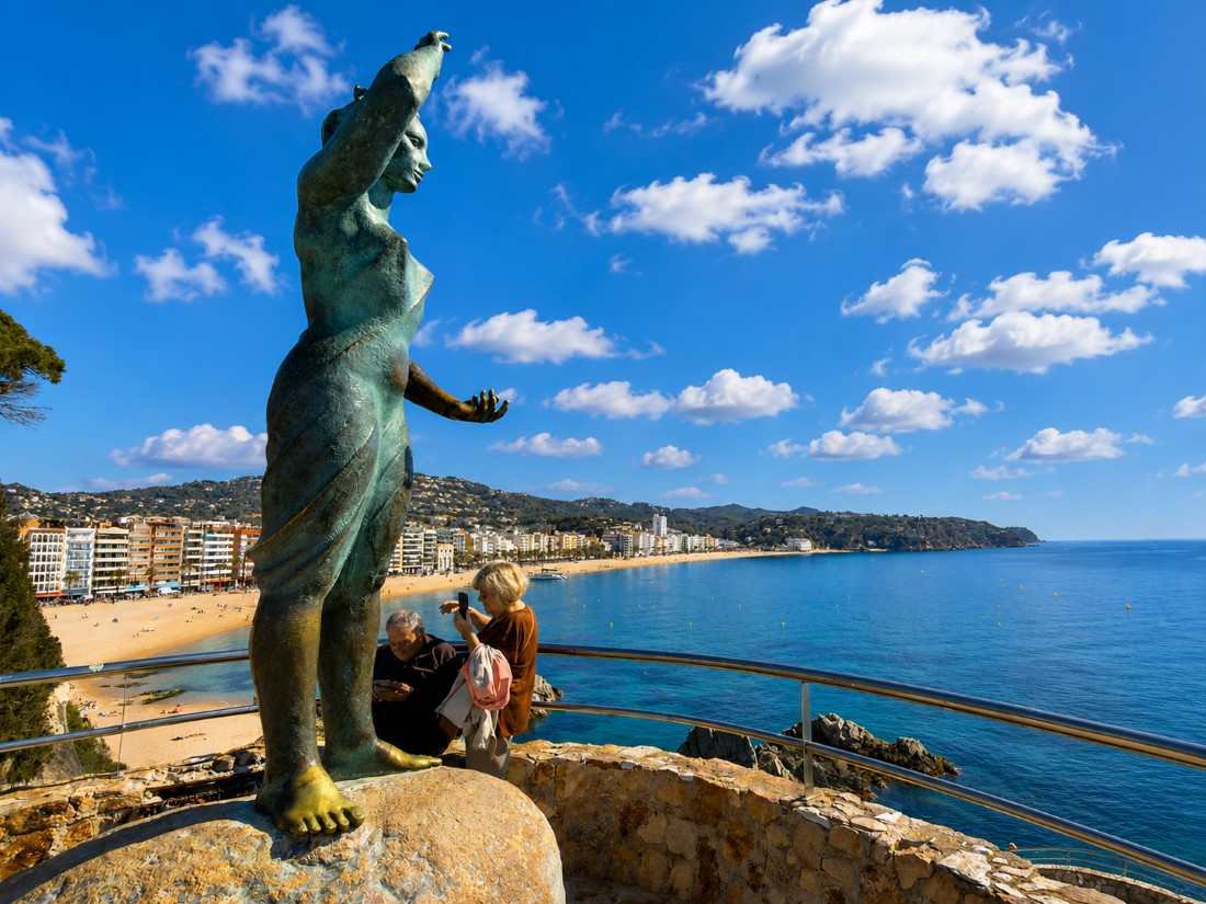Estatua Dona Marinera_Camino de Ronda. Lloret de Mar