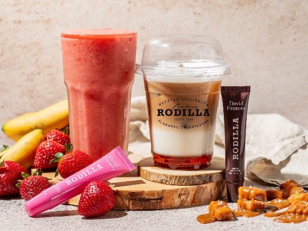Rodilla entrega estos gloss de edición especial con la compra de algunos de sus cafés especiales y smoothies, entre ellos el Iced Salted Caramel o el smoothie de fresa y plátano