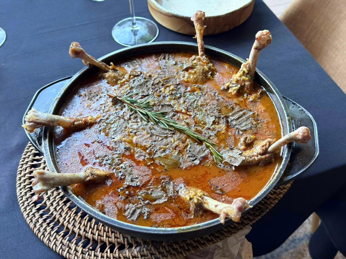 Arroz meloso de miga de pato con foie y setas. Ruge Restaurante