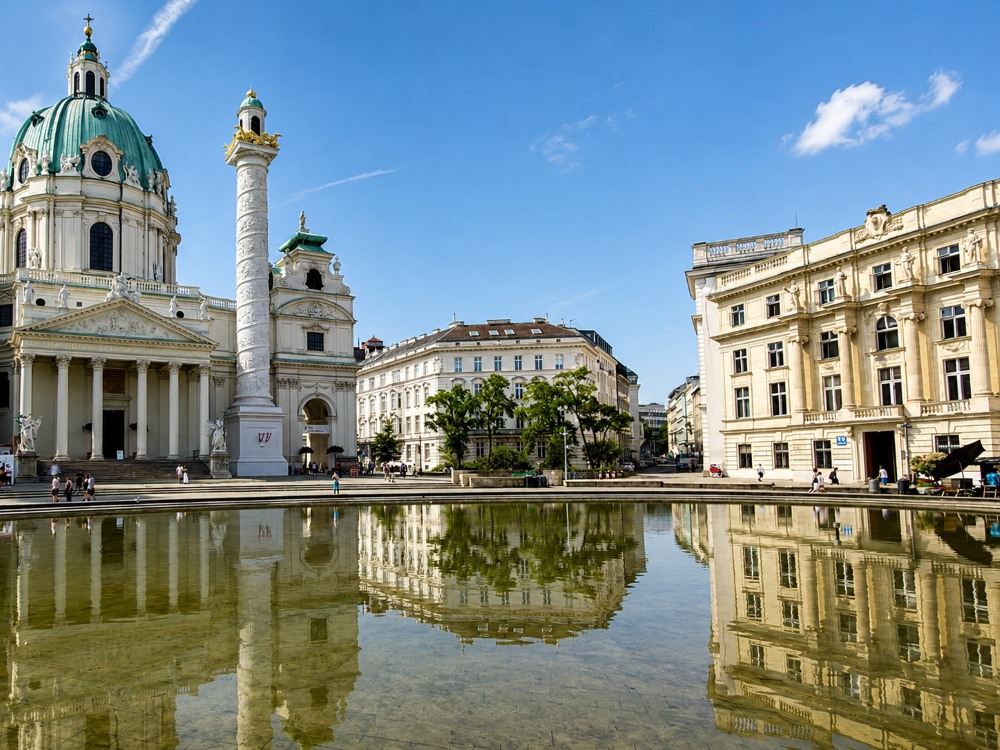 Iglesia de San Carlos en Resselpark. Viena